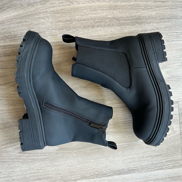 *NWT* Black Vegan Leather Ankle Boots with Side Zipper and elastic side panel - Picture 1 of 8